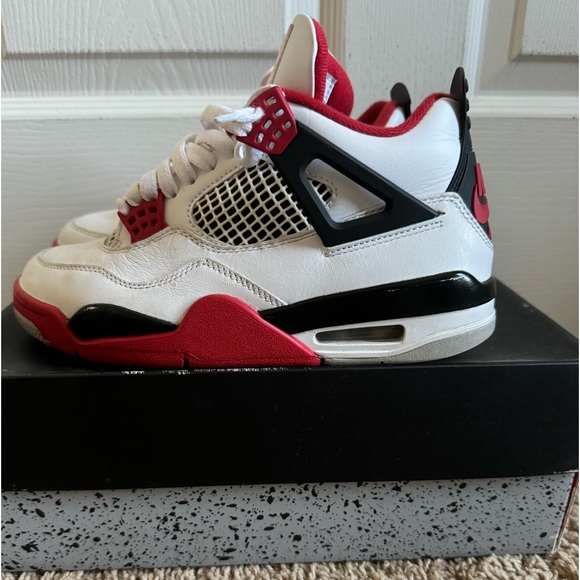 Fire red retro Jordan 4 men’s 5 women’s 6.5